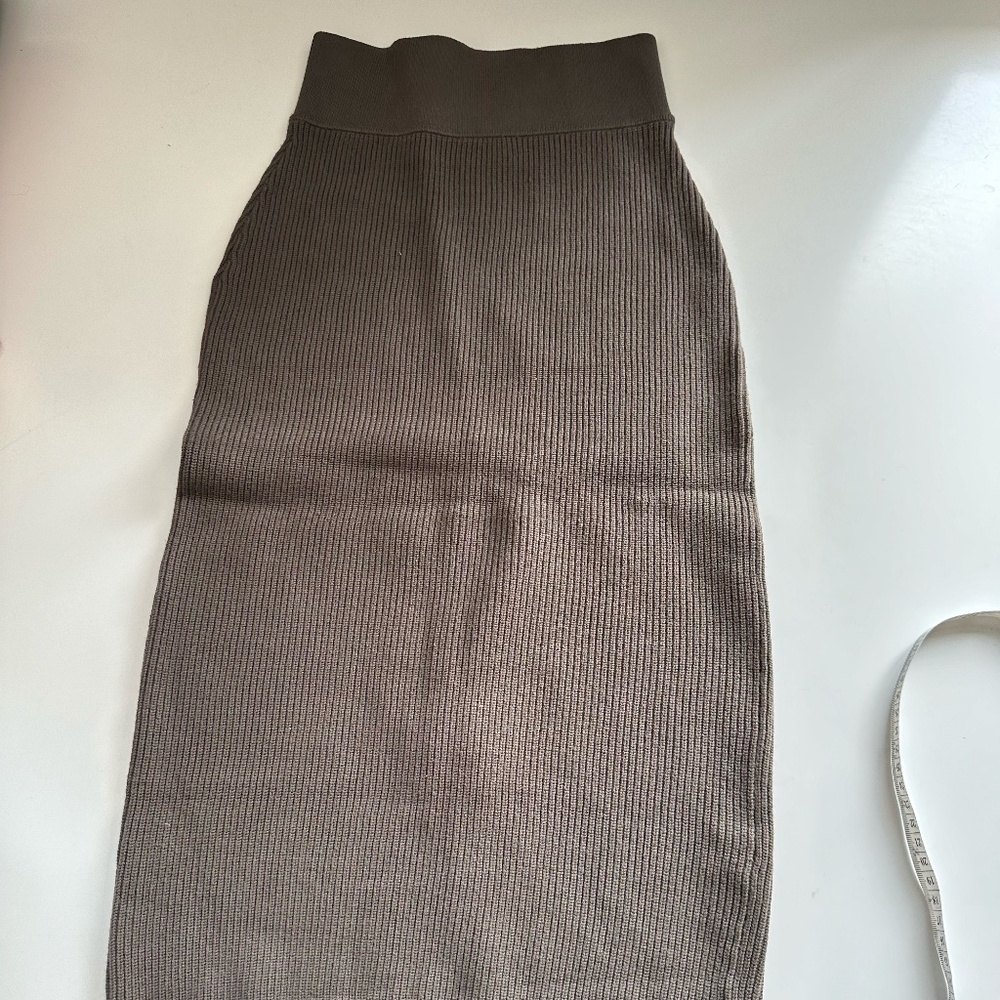 Aritzia Wilfred Free Knit High Waisted Skirt Size S - Taupe